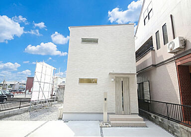 有限会社桃栗柿屋 ももくりの家の施工事例「コストカットの工夫を凝らした、自分たちらしく創り上げた2階建ての家」の画像