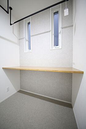 有限会社桃栗柿屋 ももくりの家の施工事例「憧れのビルトインガレージ付き!素材使いや光の演出にこだわった自分たちらしい住まい」の画像5