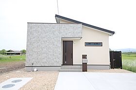 有限会社桃栗柿屋 ももくりの家の施工事例「ミニマムにまとめた暮らしやすい平屋。外とのつながりも楽しめる住まいに」のメイン画像