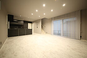 有限会社桃栗柿屋 ももくりの家の施工事例「落ち着いたモノトーンの色合いでまとめた、高級感溢れるホテルライクな住まい」の画像2