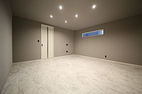 有限会社桃栗柿屋 ももくりの家の施工事例「落ち着いたモノトーンの色合いでまとめた、高級感溢れるホテルライクな住まい」の画像3