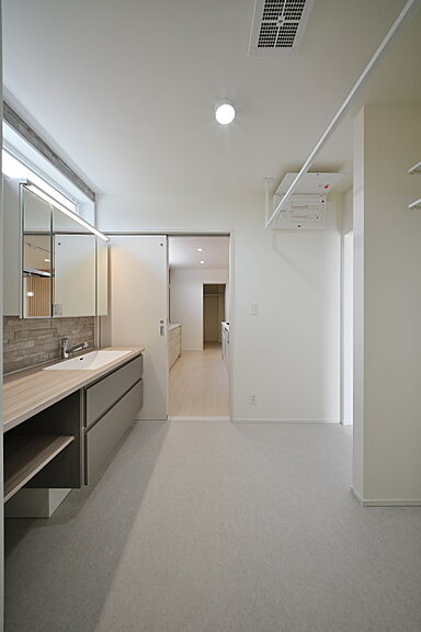 有限会社桃栗柿屋 ももくりの家の施工事例「毎日を整える収納力と家事ラク動線で、ゆとりある暮らしを叶える家」の画像5