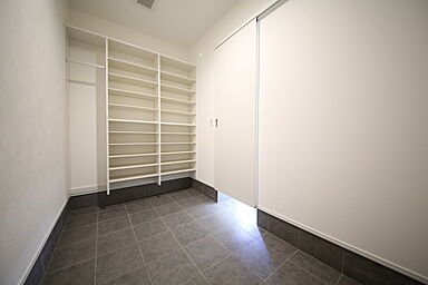 有限会社桃栗柿屋 ももくりの家の施工事例「シンプルイズベスト、白を基調とした北欧風の住まい」の画像3