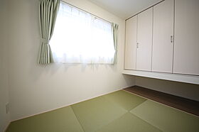 有限会社桃栗柿屋 ももくりの家の施工事例「車2台駐車可能なガレージ直結の快適動線、広々LDKで家族が集う家」の画像6