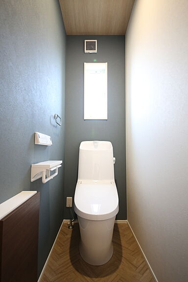 有限会社桃栗柿屋 ももくりの家の施工事例「木目調のナチュラルシンプルな空間。光を取り込み開放感を演出するすまい」の画像10