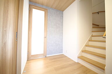 有限会社桃栗柿屋 ももくりの家の施工事例「木目調のナチュラルシンプルな空間。光を取り込み開放感を演出するすまい」の画像8