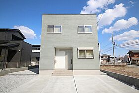有限会社桃栗柿屋 ももくりの家の施工事例「和の趣を演出。畳のぬくもりを感じるダウンフロアの住まい」の画像1