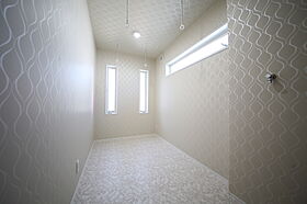 有限会社桃栗柿屋 ももくりの家の施工事例「青空に映えるモダンな外観、光と開放感を楽しむ家」の画像8