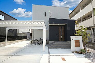 有限会社桃栗柿屋 ももくりの家の施工事例「収納たっぷり&ワークスペース完備、仕事も暮らしも快適な住まい」の画像