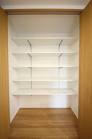 有限会社桃栗柿屋 ももくりの家の施工事例「収納たっぷり&ワークスペース完備、仕事も暮らしも快適な住まい」の画像9