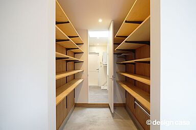 有限会社染矢建設の施工事例「大きなテラスとリビング空間、庭を一体化した家」の画像3