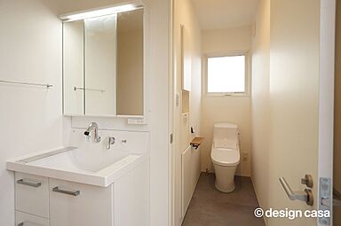 有限会社染矢建設の施工事例「大きなテラスとリビング空間、庭を一体化した家」の画像8