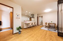 アラハウス(株式会社 小野寺工務店)の施工事例「ZEH仕様の木目のアクセントを加えた北欧ヴィンテージテイストハウス」の画像