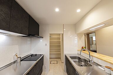 株式会社ハザマ住建の施工事例「伝統と現代が調和する、茶室のある和モダン住宅」の画像4