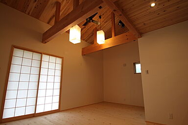 株式会社ハザマ住建の施工事例「和モダンの温もりと開放感を備えた、平屋建ての住まい」の画像2