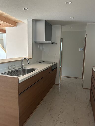 株式会社ハザマ住建の施工事例「自然と調和する美しさ、光を取り込む木の住まい」の画像3