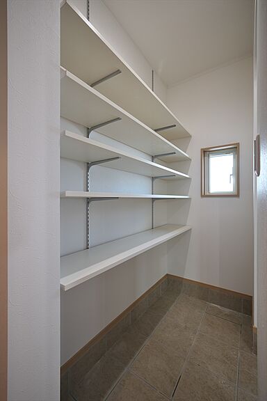 株式会社ハザマ住建の施工事例「シンプルな形に、心地よさと温もりを宿した家」の画像2