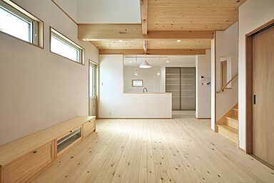 株式会社ハザマ住建の施工事例「シンプルな形に、心地よさと温もりを宿した家」の画像3