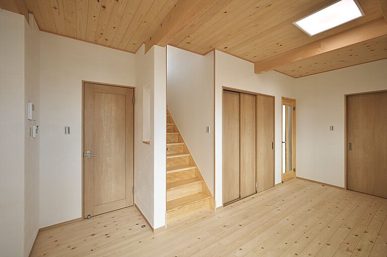 株式会社ハザマ住建の公式画像_階段6