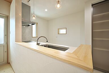 株式会社ハザマ住建の施工事例「シンプルな形に、心地よさと温もりを宿した家」の画像6