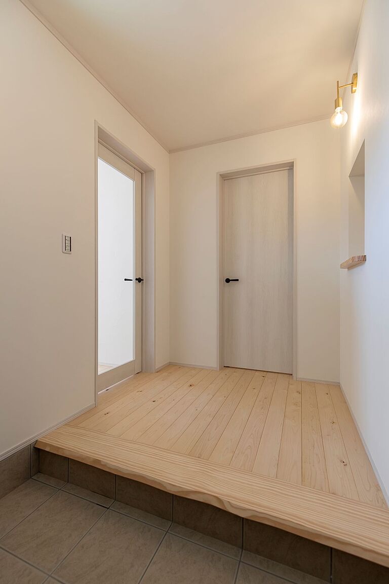 株式会社ハザマ住建の公式画像_玄関7