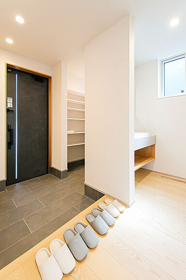 株式会社光英住宅の施工事例「陰影が映えるグレージュの家」の画像5