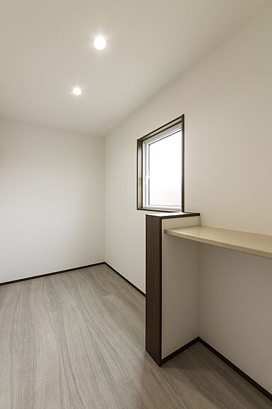 株式会社あいホーム 本店の施工事例「こだわりの書斎があるシンプルな家」の画像3