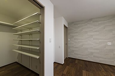 株式会社あいホーム 本店の施工事例「こだわりの書斎があるシンプルな家」の画像4