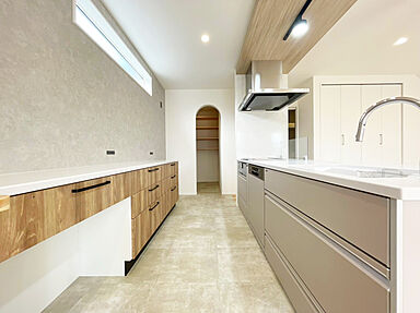 有限会社泊野の施工事例「家事ラク動線が叶う!開放的なリビングのおうち」の画像2