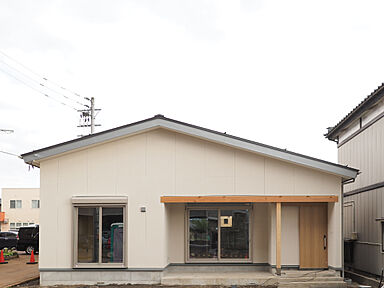 株式会社オーゴシ建設の施工事例「【半平屋/1階完結の間取り/吹き抜け】」の画像2