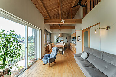 株式会社棟匠の施工事例「無垢の木の質感と開放感がここちいい、夫婦ふたりの平屋」の画像