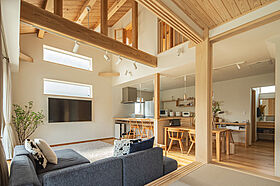 株式会社棟匠の施工事例「ヒトもペットも快適に暮らす こだわりの1.5 階建て」のメイン画像