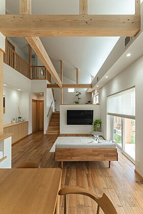 株式会社棟匠の施工事例「陽の光が心地よい自然とつながる住まい」の画像1