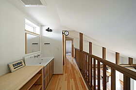 株式会社棟匠の施工事例「理想を叶えた子育て家族のシックな1.5階建て」の画像5