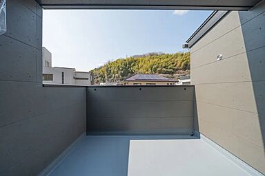 株式会社アパックスホームの施工事例「広島|子育て世代必見!26帖LDKで家事ラク動線。モダンビルトインガレージの家」の画像5