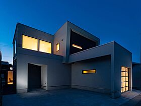 クオレ・ホーム株式会社の施工事例「生活感を感じさせないブラックトーンの家」の画像1