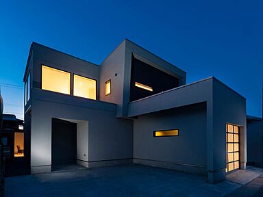 クオレ・ホーム株式会社の施工事例「生活感を感じさせないブラックトーンの家」の画像1