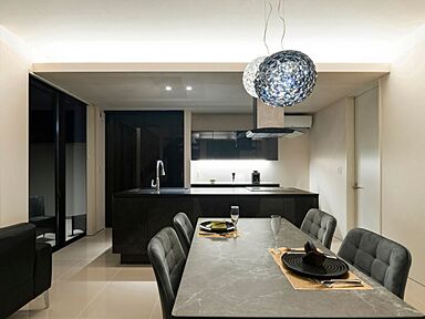 クオレ・ホーム株式会社の施工事例「生活感を感じさせないブラックトーンの家」の画像4