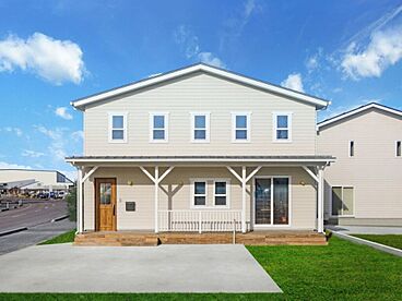 越路建設株式会社の施工事例「カリフォルニアスタイルの家」の画像