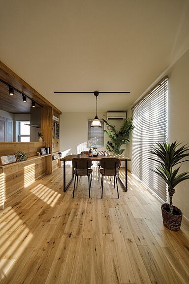 越路建設株式会社の施工事例「カリフォルニアスタイルの家」の画像1