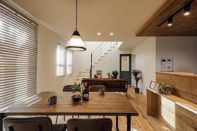 カフェスタイルのリビング 越路建設株式会社の事例画像