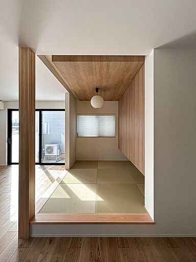 越路建設株式会社の施工事例「木×ブラックが調和する ジャパンディモダンのお家」の画像1