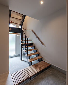 株式会社あめりか屋の施工事例「ダウンリビングのあるスタイリッシュなおうち」の画像1