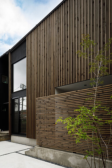 株式会社ユースフルハウスの施工事例「杉板ファサードと吹き抜けが印象的な住まい」の画像5