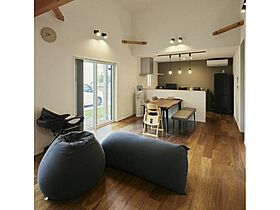 【KUMAKI。】株式会社熊木住建の施工事例「千曲市/3LDK|家事ラク動線と開放感。グリーンの外観が映えるのびやかな平屋。」の画像3