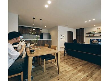 【KUMAKI。】株式会社熊木住建の施工事例「4LDK|仲良し家族が自然に集まるリビング共有スタイル。フルオーダーの二世帯住宅」の画像