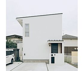 【KUMAKI。】株式会社熊木住建の施工事例「4LDK|仲良し家族が自然に集まるリビング共有スタイル。フルオーダーの二世帯住宅」の画像1