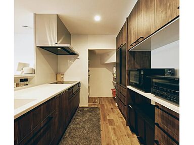 【KUMAKI。】株式会社熊木住建の施工事例「4LDK|仲良し家族が自然に集まるリビング共有スタイル。フルオーダーの二世帯住宅」の画像5