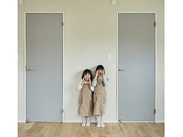 【KUMAKI。】株式会社熊木住建の施工事例「長野市/3LDK|借景×お家キャンプを愉しむ。木の温もりと開放感に満ちた家。」の画像