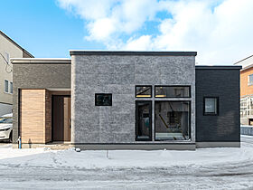 カワムラホームの施工事例「【家族の気配を感じる平屋】家事ラクがほどく日々の余白」のメイン画像